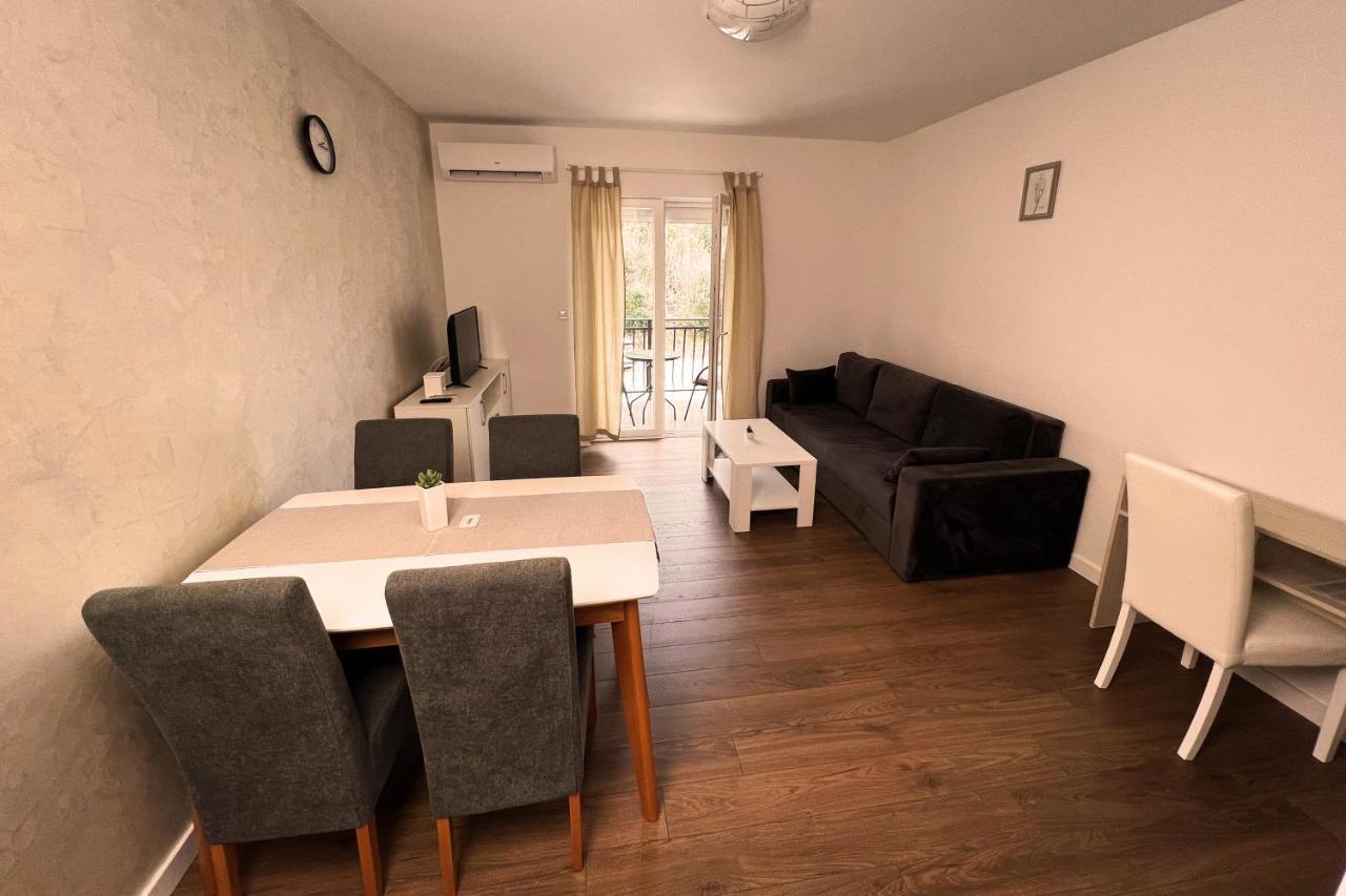 Apartment Goran 2 *