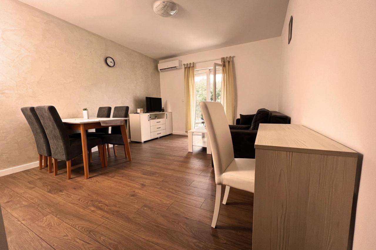 Apartment Goran 2 *