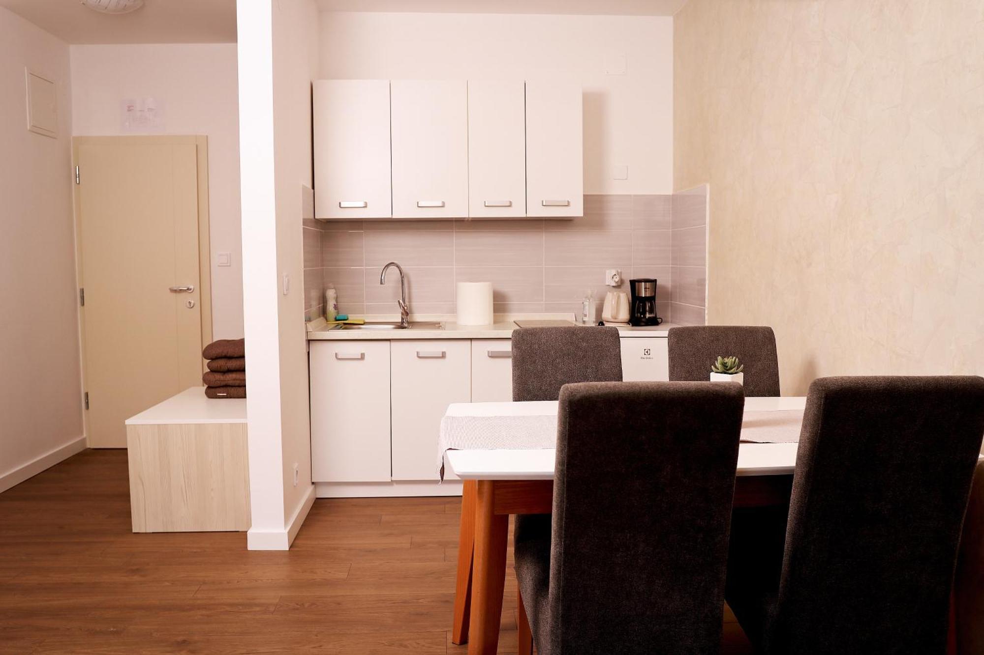 Apartment Goran 2 *